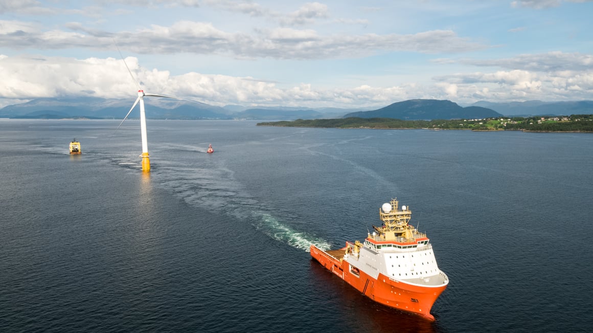 Photo- Øyvind Gravås - Statoil - Hywind Scotland last turbine sail away from Stord - 1474893