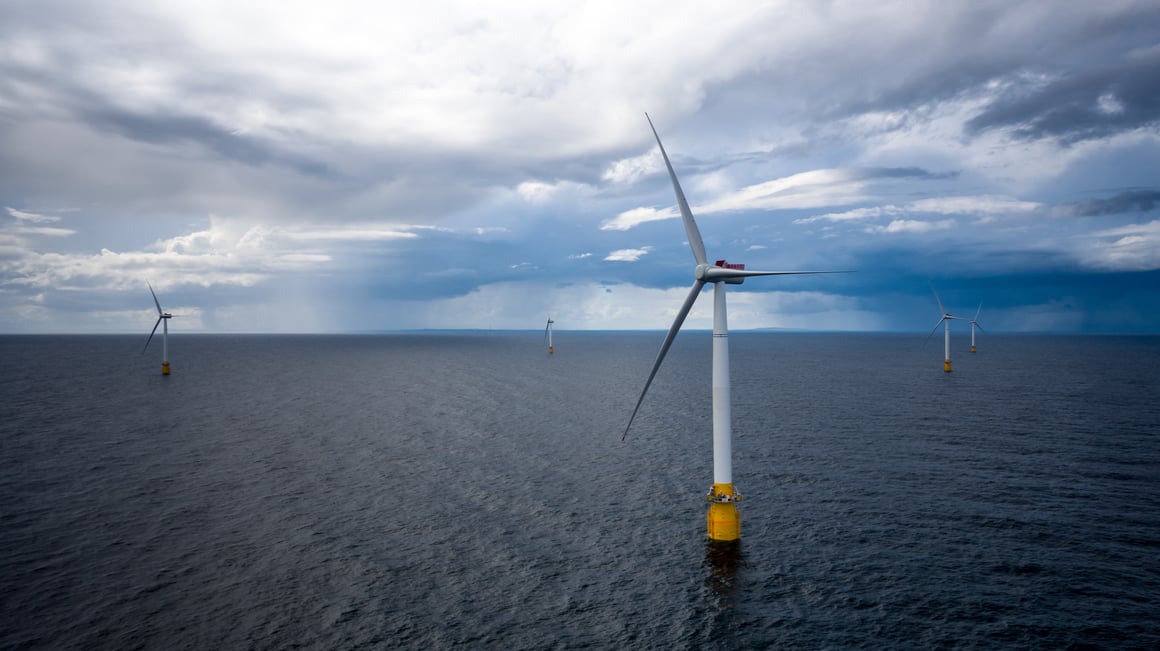 Photo-Øyvind-Gravås-2F-Woldcam-Statoil-Hywind-Scotland-5-turbines-at-Buchan-Deep-August-2017-1570154